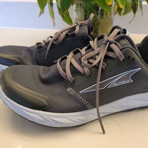 Altra Superior 6 Size W9